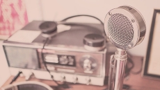 Radio equipment and microphone
