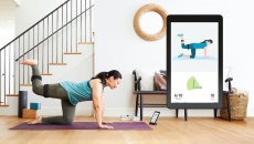 Hinge Health user completes MSK session in their home